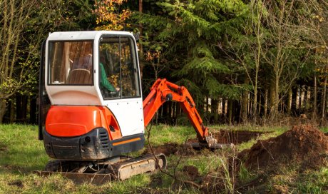 Entreprise de travaux forestier pour niveler un terrain forestier dans l'Yonne